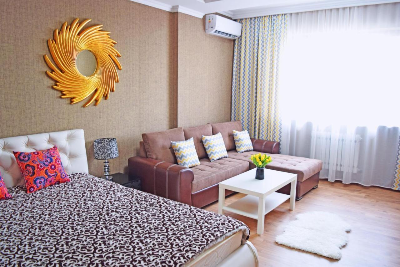 Sunny Apartment With Mountain View Bishkek Bagian luar foto