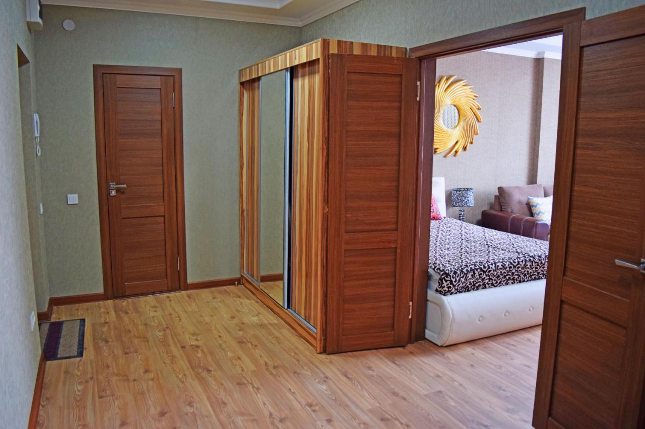 Sunny Apartment With Mountain View Bishkek Bagian luar foto