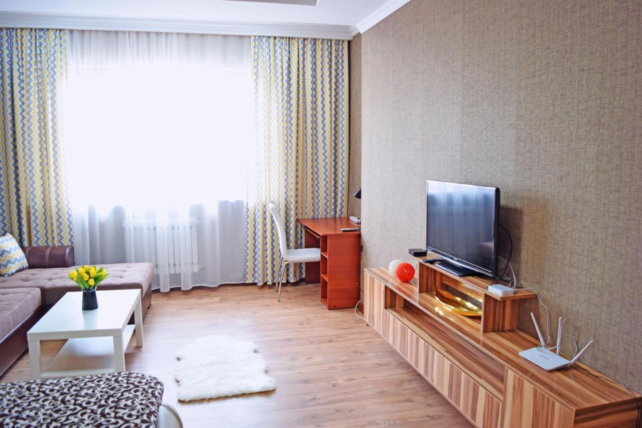Sunny Apartment With Mountain View Bishkek Bagian luar foto